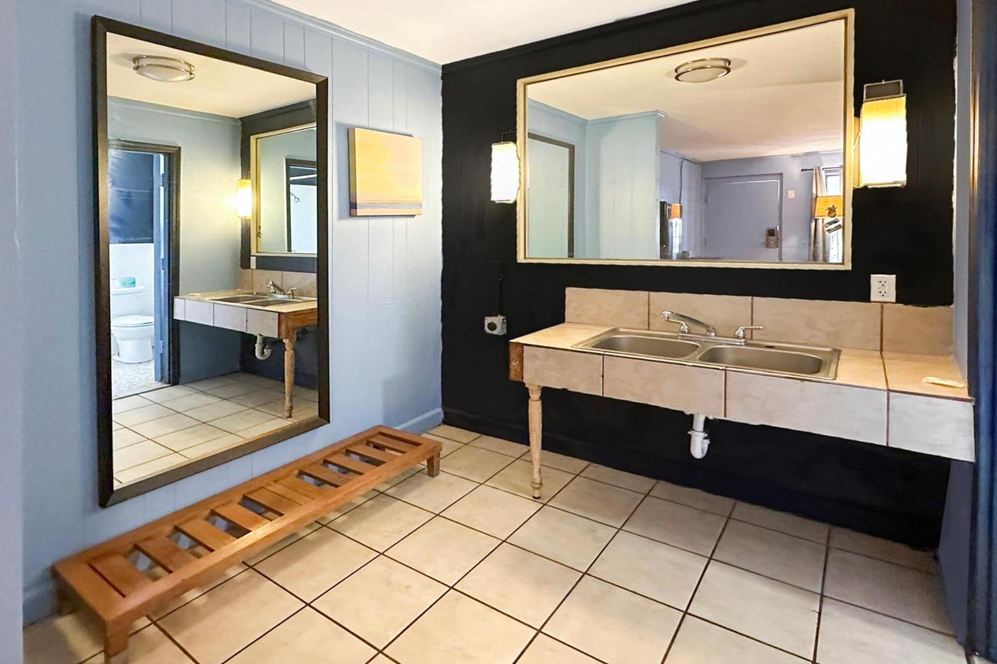 Luxury Inn By Oyo Άλμπανι Εξωτερικό φωτογραφία